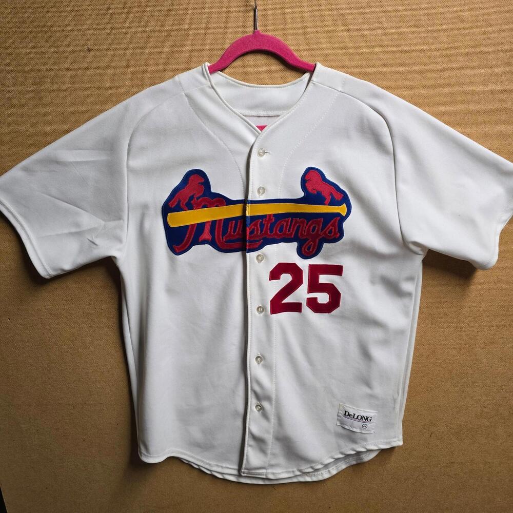 Vintage 90s Muatangs Baseball White Jersey Delong Size 44 Medium #25 Made In USA
